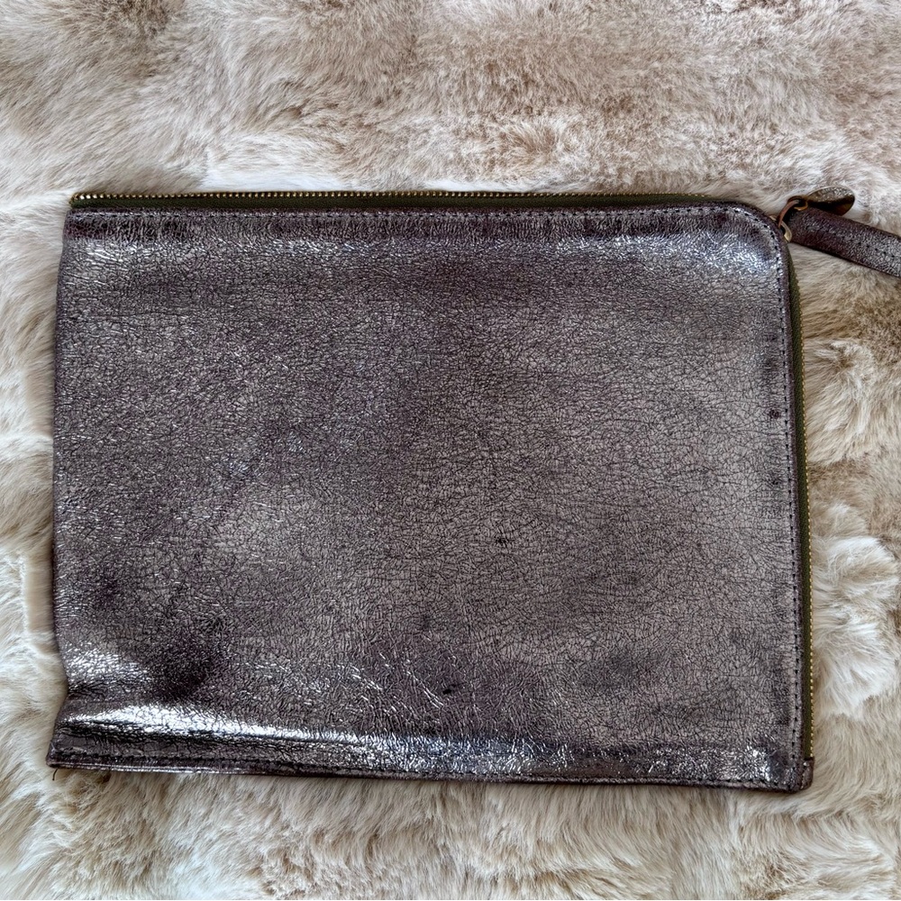 Clair V vintage Leather Zip Clutch - Silver